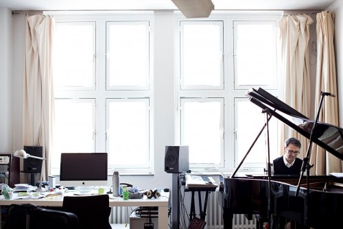 Henning Schmiedt、”Hochzeitslied(婚礼の歌)”と題された新曲を発表 PASTEL RECORDS